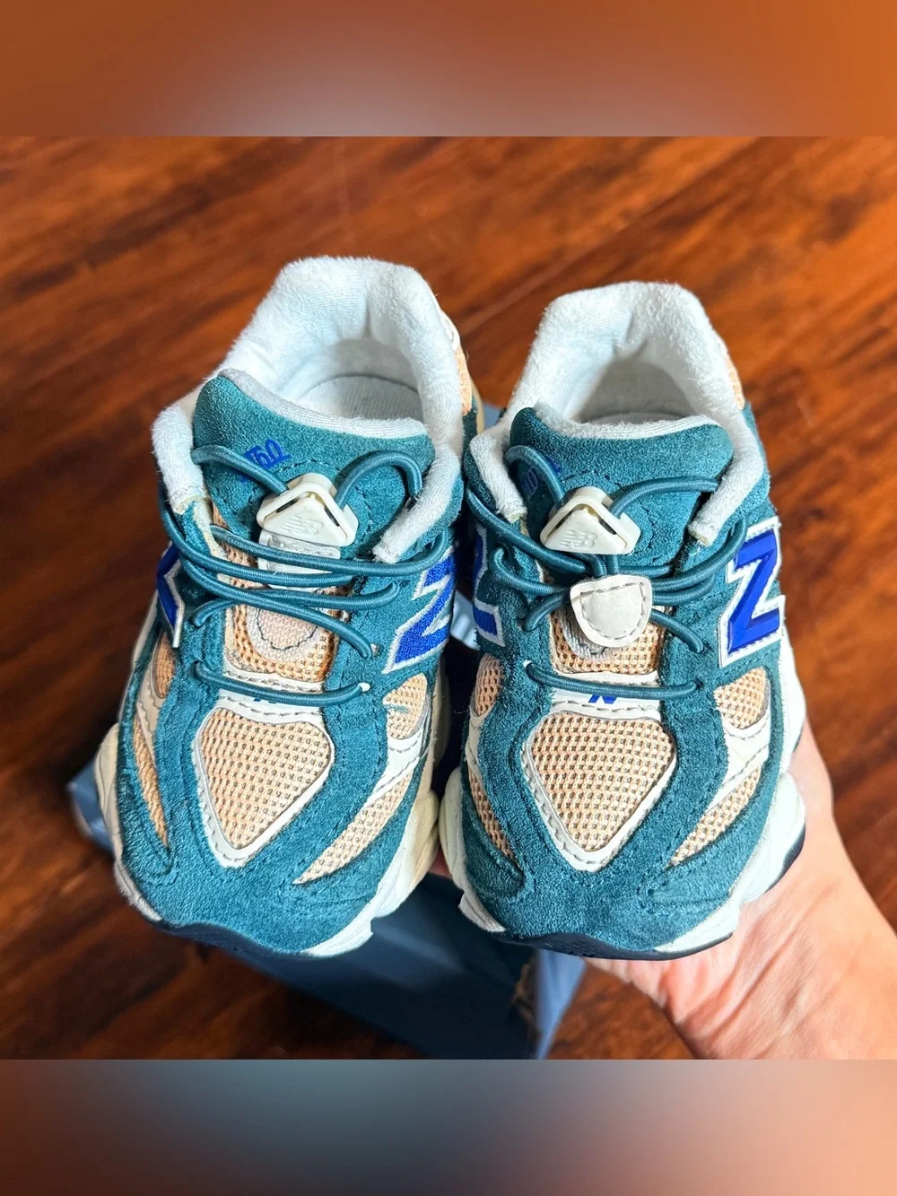 New Balance Boys 9060 Toddler Sneakers Green Orange Size 6